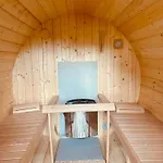 Avec & Sauna, Evasion فيلة بزييه