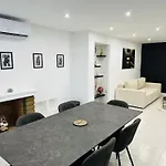 Avec & Sauna, Evasion فيلة بزييه
