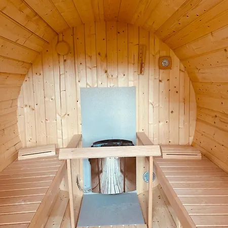 Avec & Sauna, Evasion فيلة بزييه